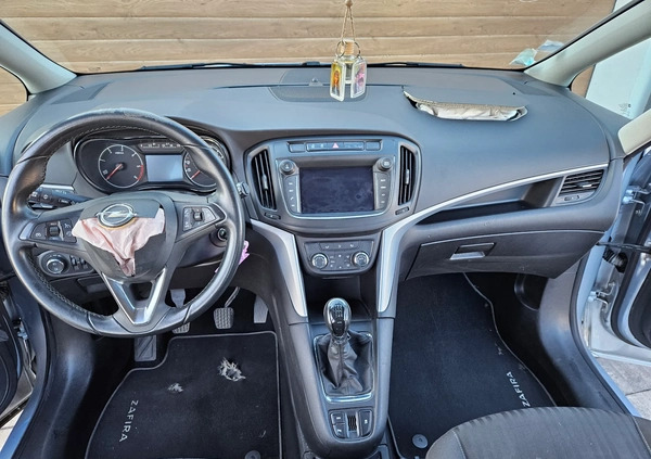 Opel Zafira cena 24900 przebieg: 110000, rok produkcji 2016 z Września małe 154